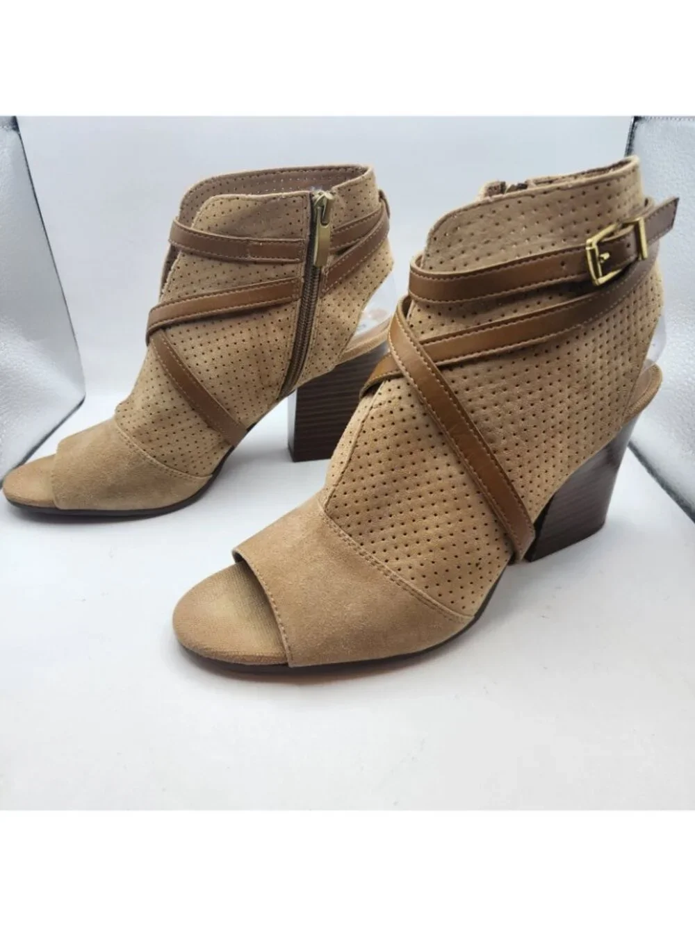 Franco Sarto Brown Leather Upper Peep Toe Strappy Buckle Cuban Heel Siz 9 M USED